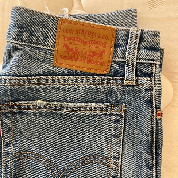 Levi’s Jeans - LIKE NEW - Picture 6 of 8